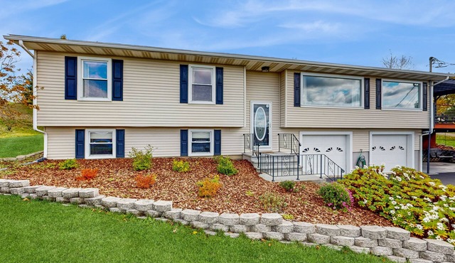 Beautiful Seneca Lake Property – Main House + Studio Apartment with Deck & Gym