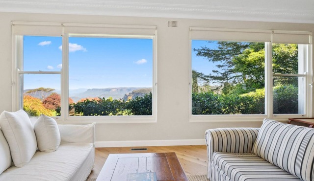 Blue Vista in Leura Escarpment views