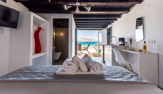 BlueNote Milos - Sea Side Boathouse