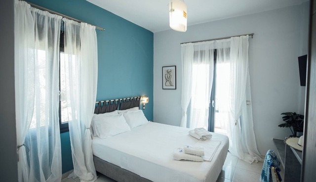 BlueWaves Studios and Villas