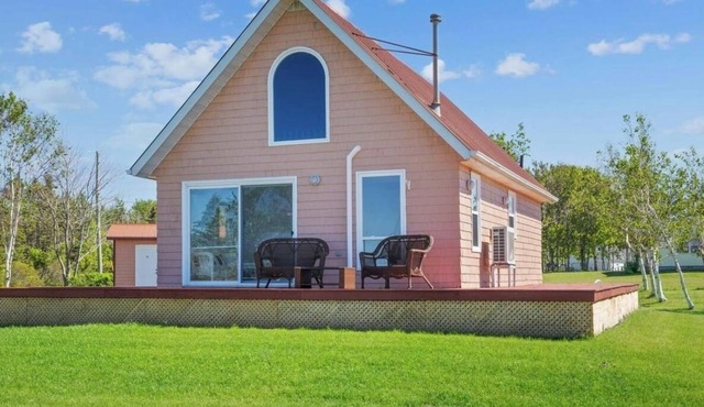 Brackley Rose- Charming Water Front Cottage In Brackley, Minutes To Beaches