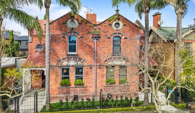 Central Arts & Crafts Villa | Luxe 2-3BR | Carpark