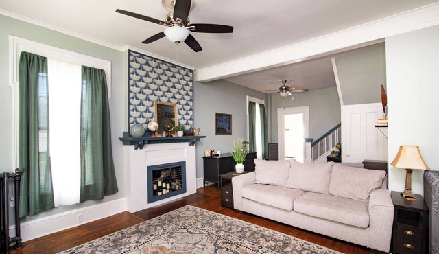 Charming 2-bedroom apartment overlooking park in the Village of Watkins Glen
