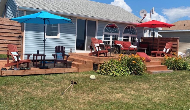 Charming 3-Bedroom Beachfront Cottage with stunning Confederation Bridge view