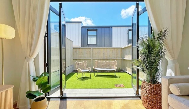 City Serenity 2BR Townhouse vs AC|Backyard|Parking