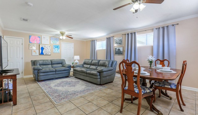 Comfort and Convenience, minutes away from historical French Quarter