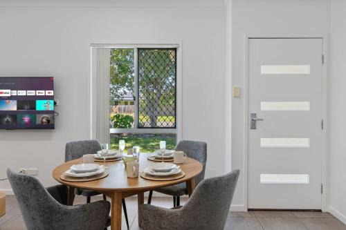 Comfortable 2 Bedroom Quiet Retreat for Relaxation