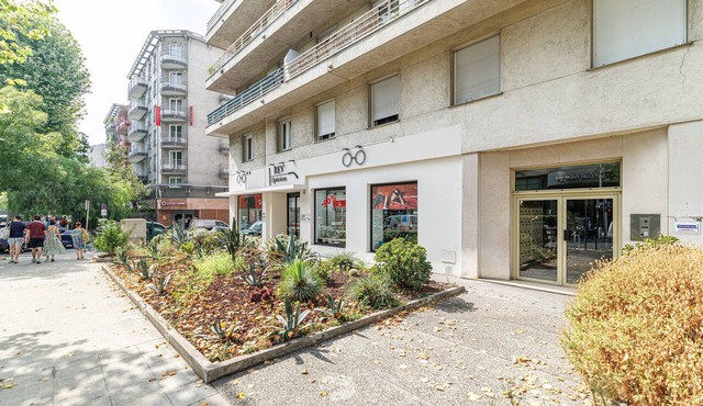 Comfortable & Bright 2 Bedroom