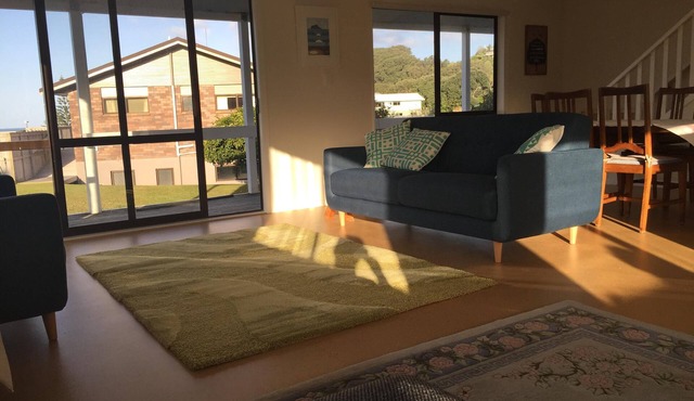Comfortable, spacious family beach house in Onemana