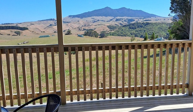 Comfortable studio with stunning mountain & ocean views – Your perfect getaway!