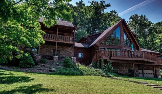 Corning Landing on Keuka Lake - stunning log home with 166 ft of lakefront