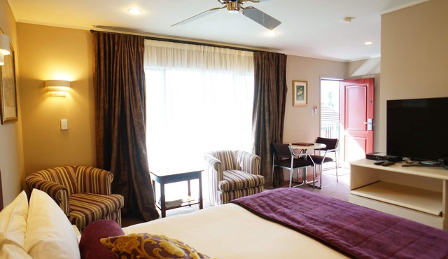 Cornwall Park Motor Inn