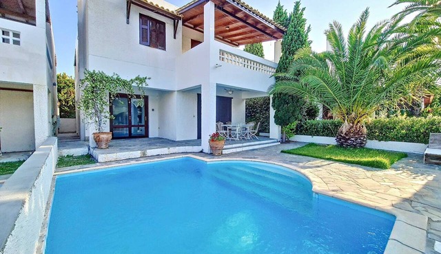 Cosy Garden Flat, Beach, Pool – Mountain View, Private Pool, Air Conditioning