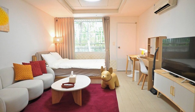 Cozy 1-bedroom apartment near Seolleung Station