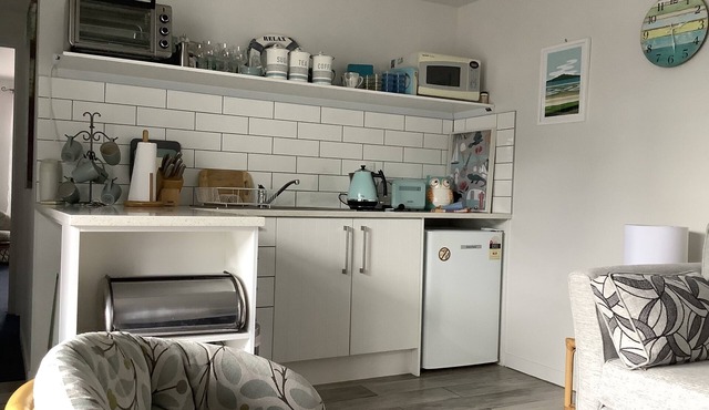 Cozy Pt Chevalier self contained unit