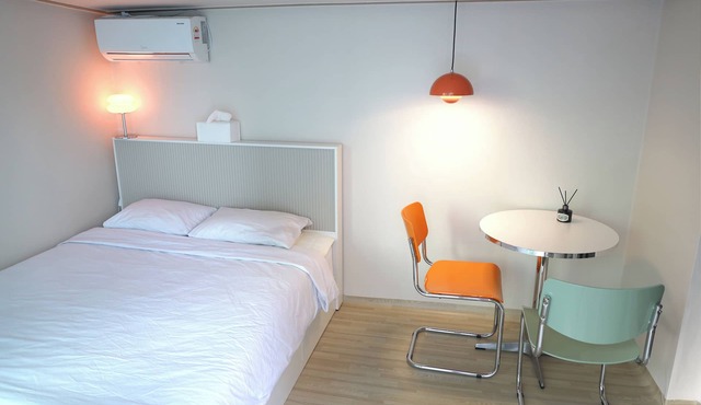 Cozy Romantic Studio with Private Terrace near Gyeongui Line Forest Park
