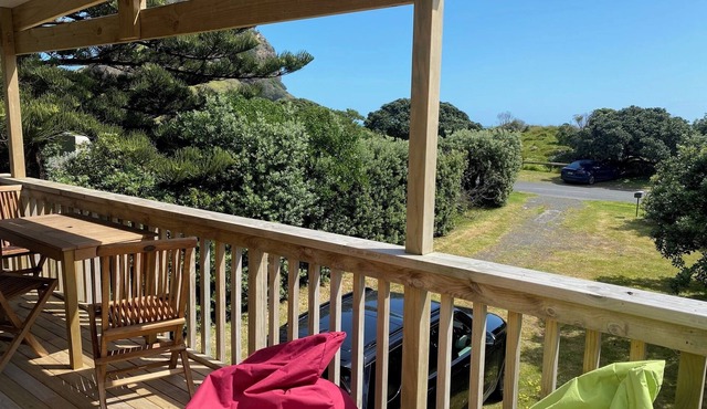 Cozy Two Bed Beachfront Bach at North Piha