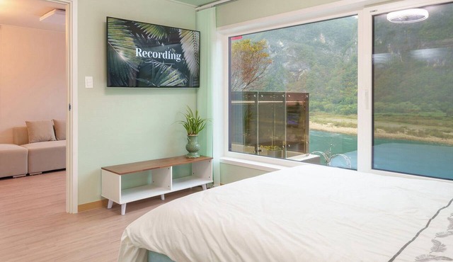 Danyang Greennarae Dokche Poolvilla Pens