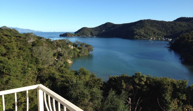 Deep Blue Haven - Natures idyllic and peaceful summertime paradise