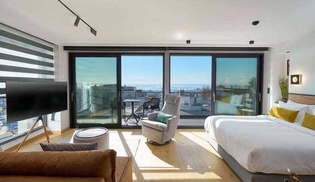Deluxe Suite with Sea View