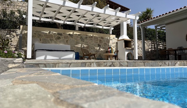 Detached villa 2.5km from the beach