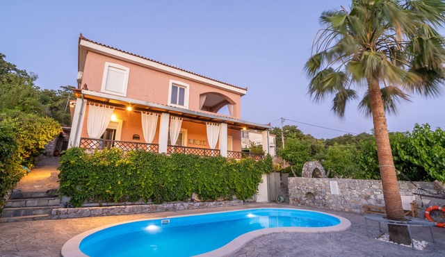Dryades Villa. Located 8 km away from the beach of Rethymnon