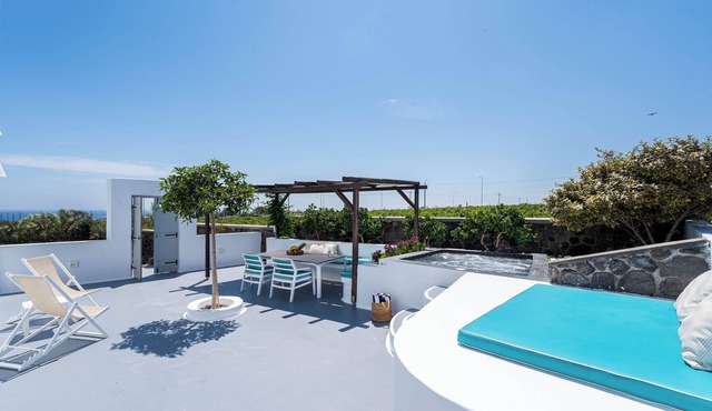 East Side Private villa , 2 bedroom & jacuzzi