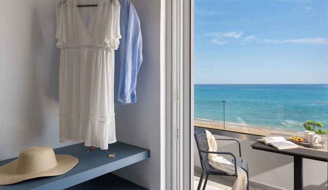 Elysian Luxury Residence-Amaltheia