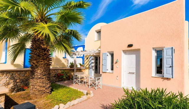 Family friendly house with sea view in Santorini