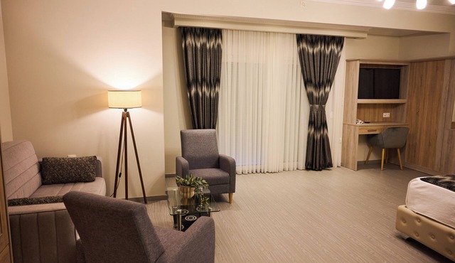 Famissi Suites 4