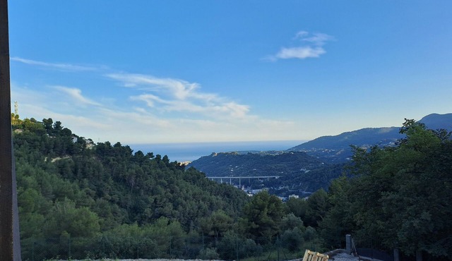 For vacations between sea and mountains 5 km from menton 5 km from italy 15 km from monaco in Castellar