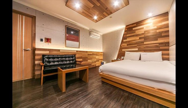 French Hotel
