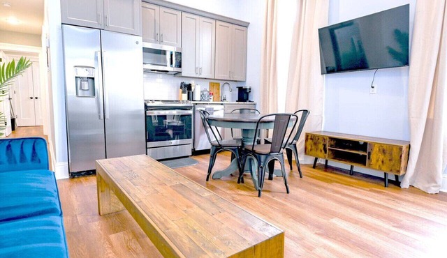 Governors Apartment - 2 bedroom - Steps to FQ