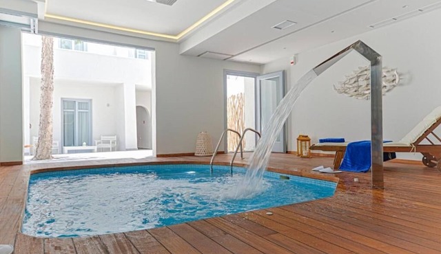 Grotta Hotel