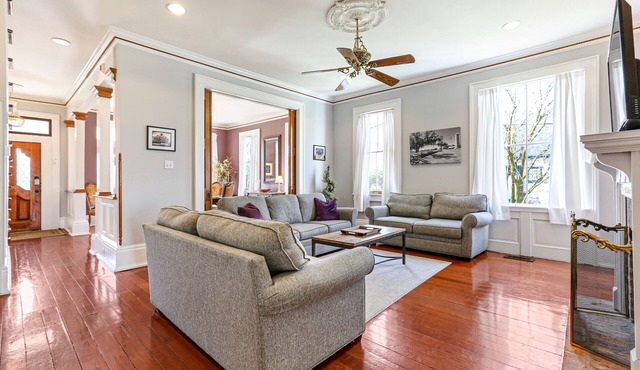 Historic New Orleans Gem - 4 Miles from French Quarter -Sleeps 10