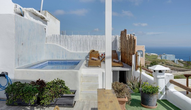 Holiday Home 'Santoneta Villa Imerovigli' with Sea View, Wi-Fi and Air Conditioning