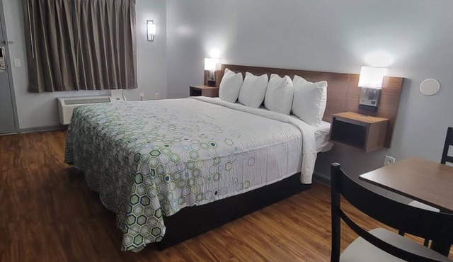 HomeTowne Studios By Red Roof Egg Harbor–Atlantic City Airport in Egg Harbor Township