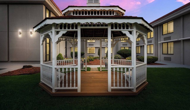 HomeTowne Studios by Red Roof Painted Post in Painted Post