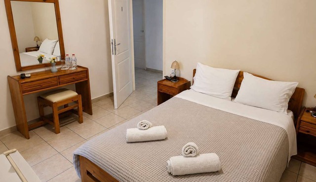 Hotel Elena - Cozy Seaside Double Suite in Skyros
