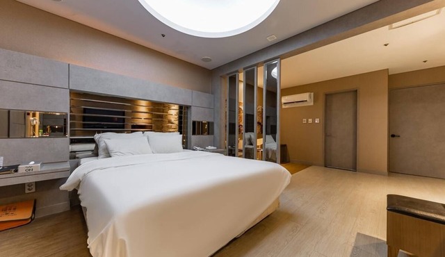 HOTEL ON