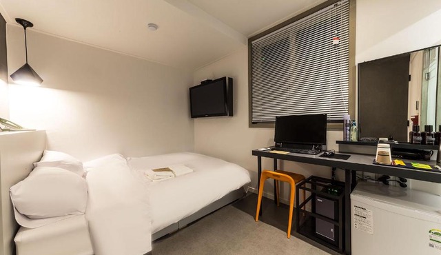 Hotel Yam Sinheung station