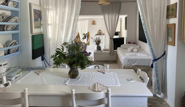 Ios Traditional House-Cozy Summer Retreat
