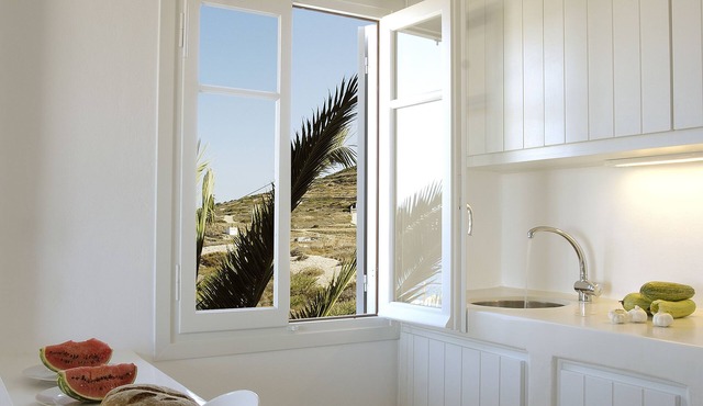 Kapetan Tasos Suites
