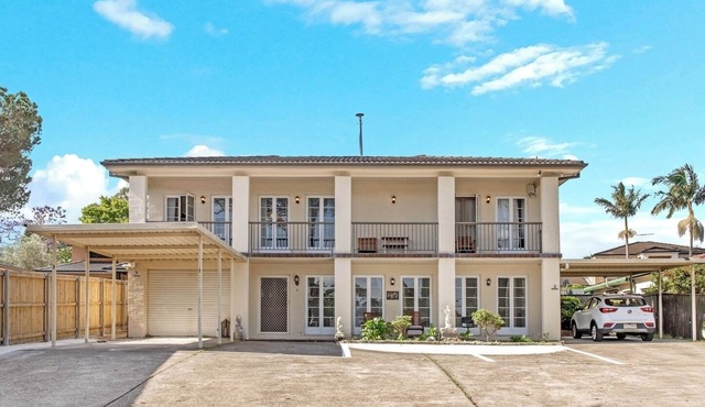 KozyGuru | Thornleigh | Charming Two-Bed Townhouse