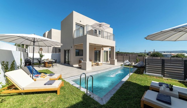 KS2 Exclusive Luxury Villa with 2 Bedrooms, Private Pool, BBQ &Outdoor Dining