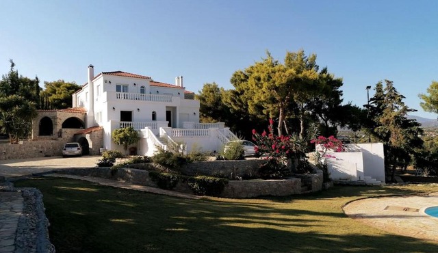 Ktima Nafsika - Ground-floor luxury apartment in idyllic estate!