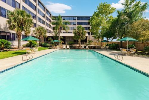 La Quinta Inn & Suites by Wyndham New Orleans Airport