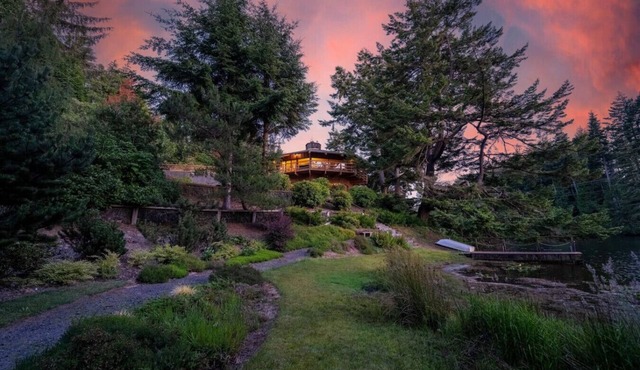 Lakefront Compound - HotTub+Pool Table+Kayaks in North Bend