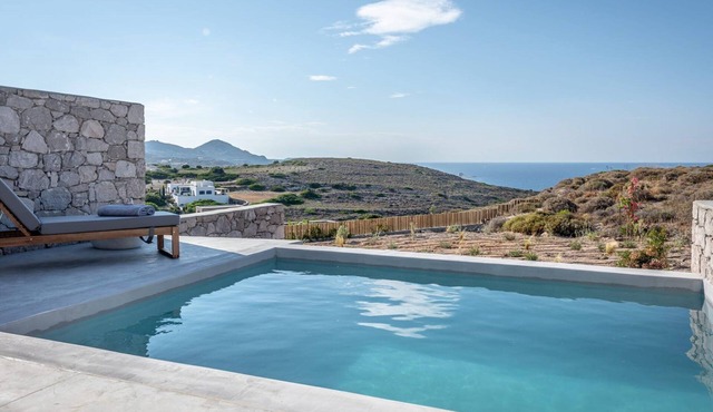 Lavish Milos Suite | Apollo Heights Suite | Panoramic Views of Milos villages.