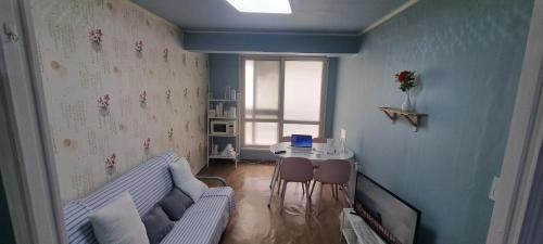 Liz House